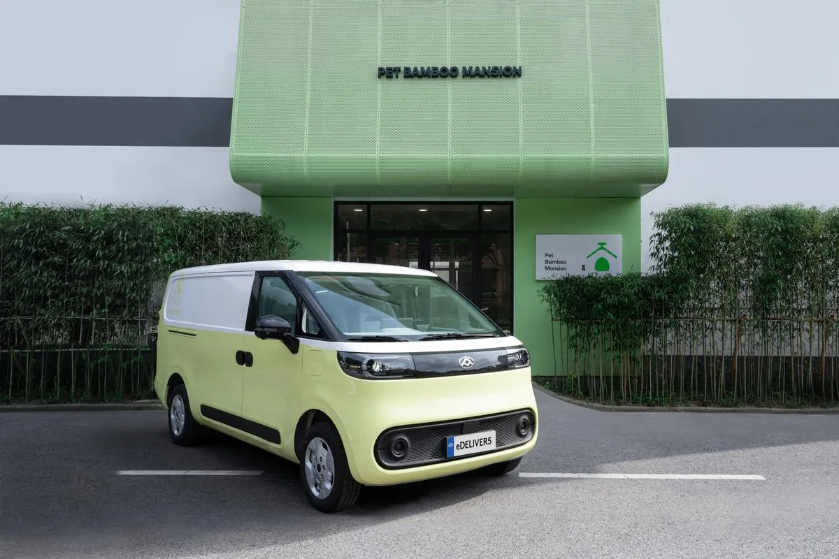 eDeliver 5 front three-quarter yellow storefront