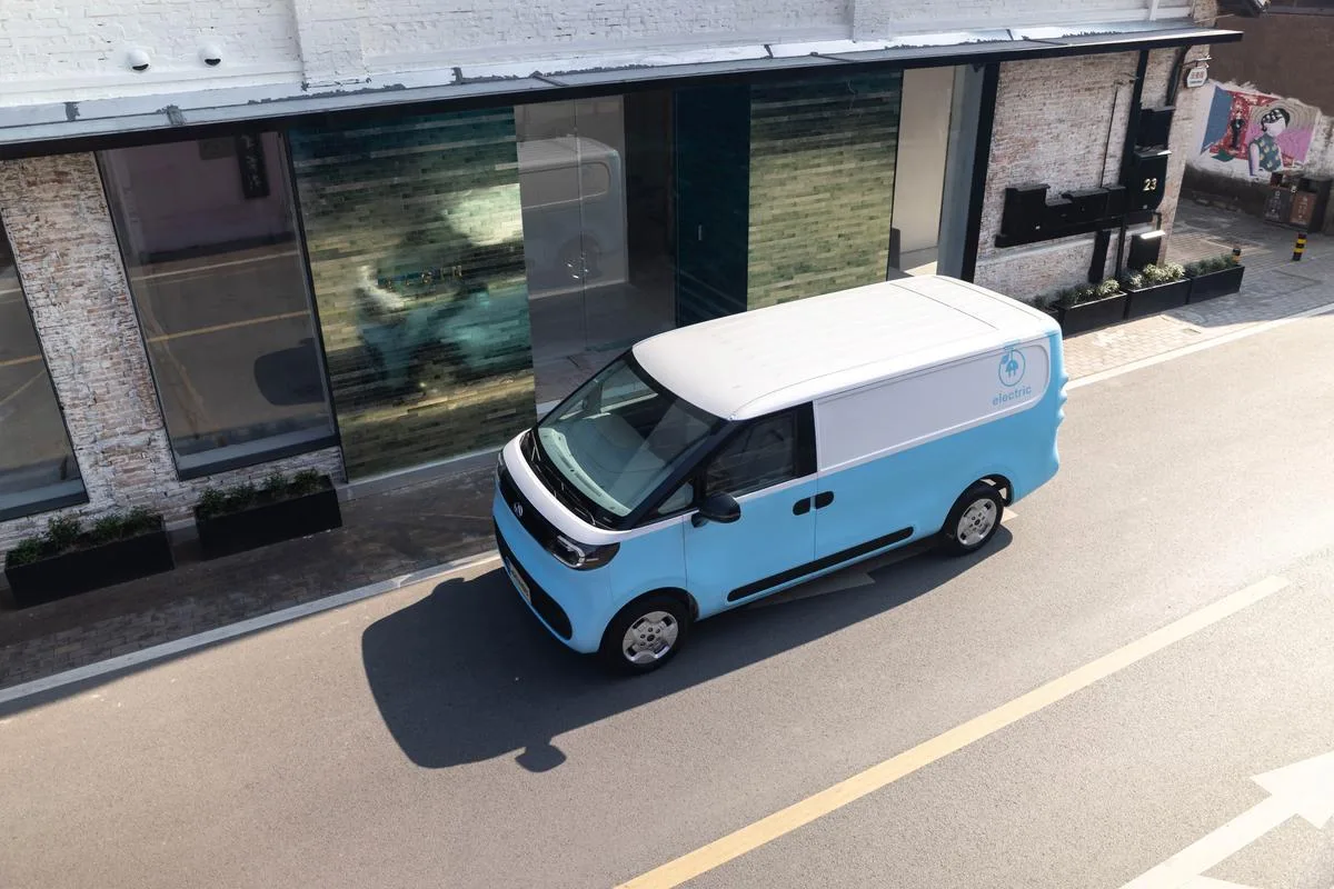 eDeliver 5 elevated view blue urban