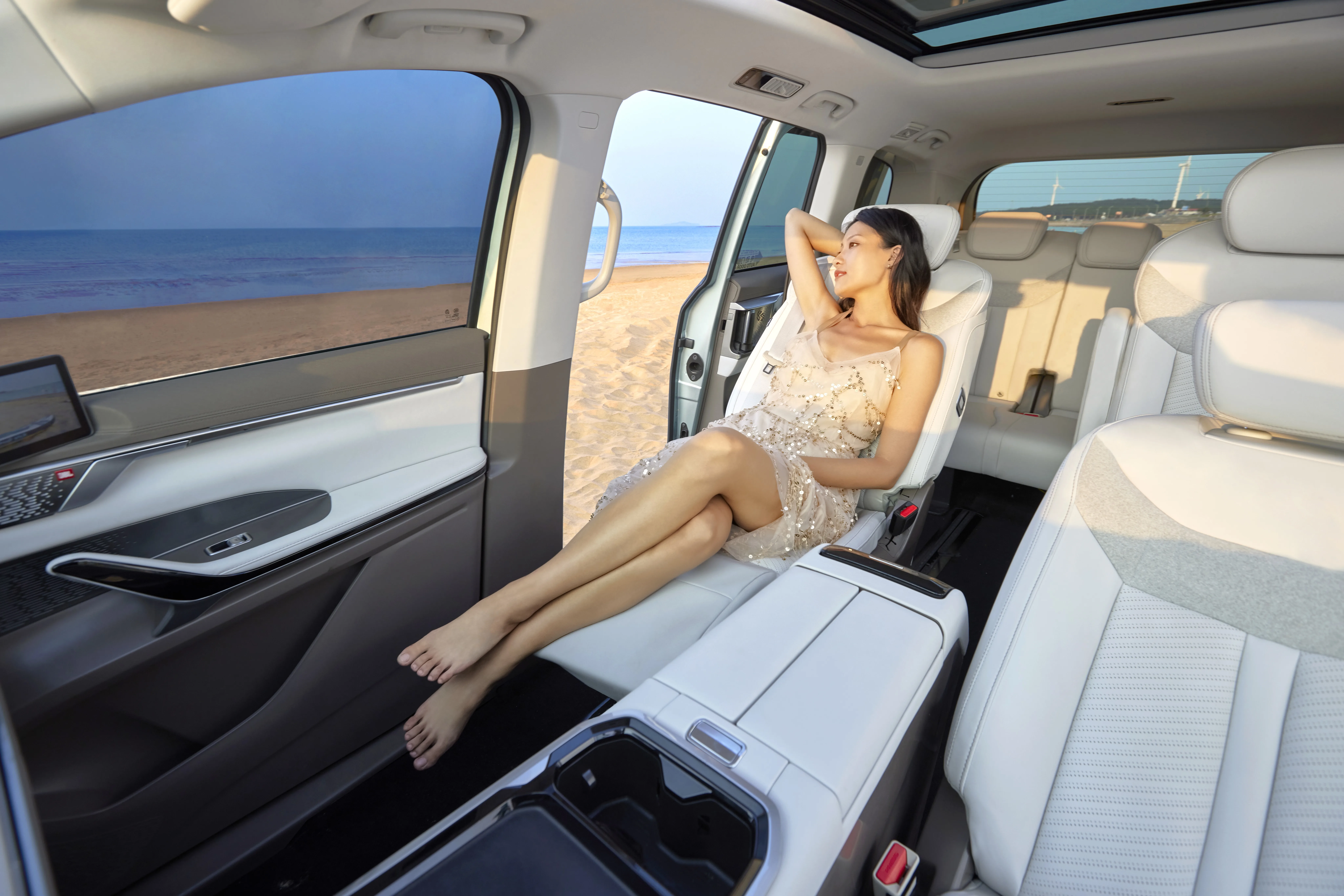 MIFA 7 rear captain seat reclined