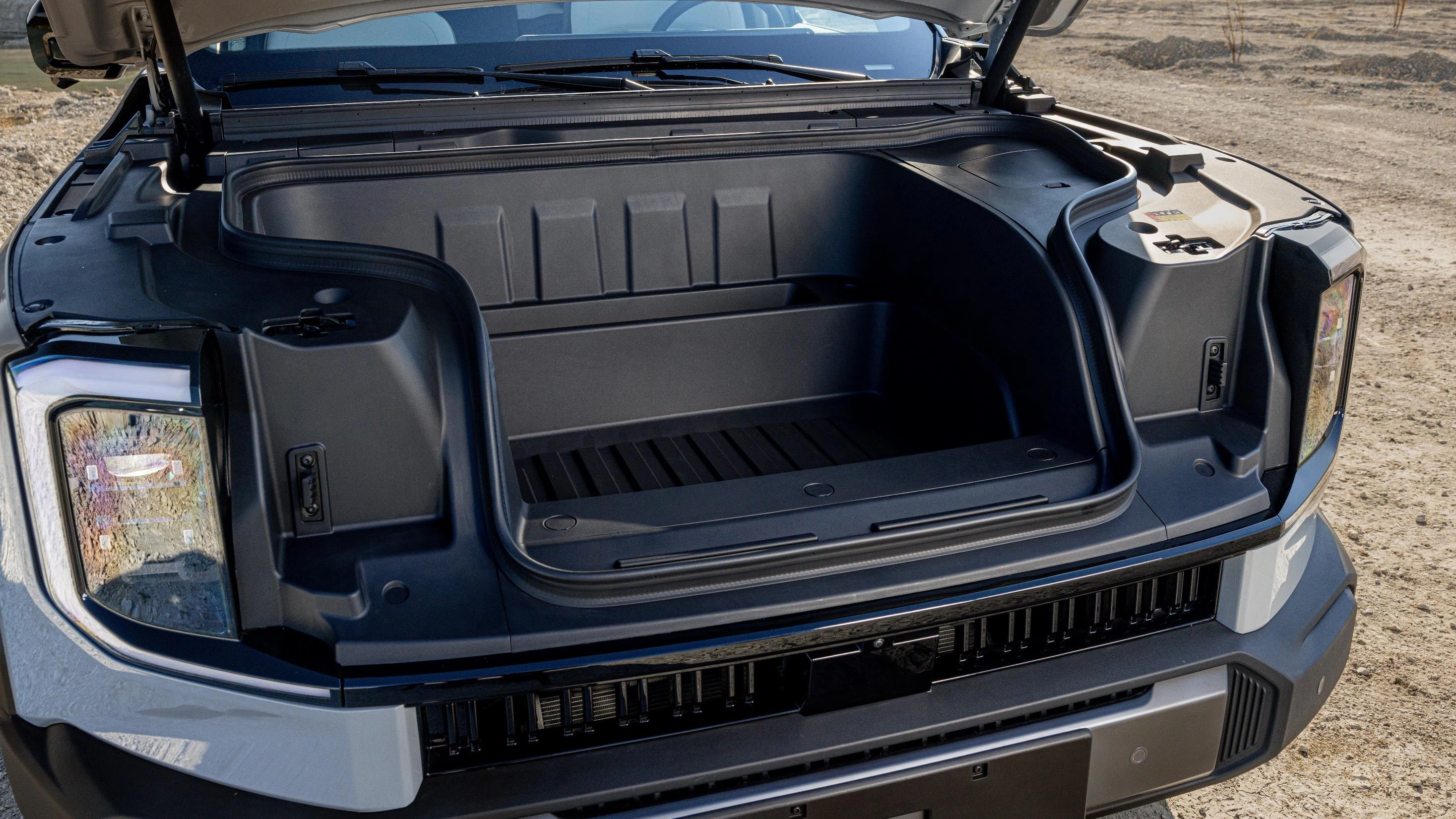 Terron 9 rear with tailgate open